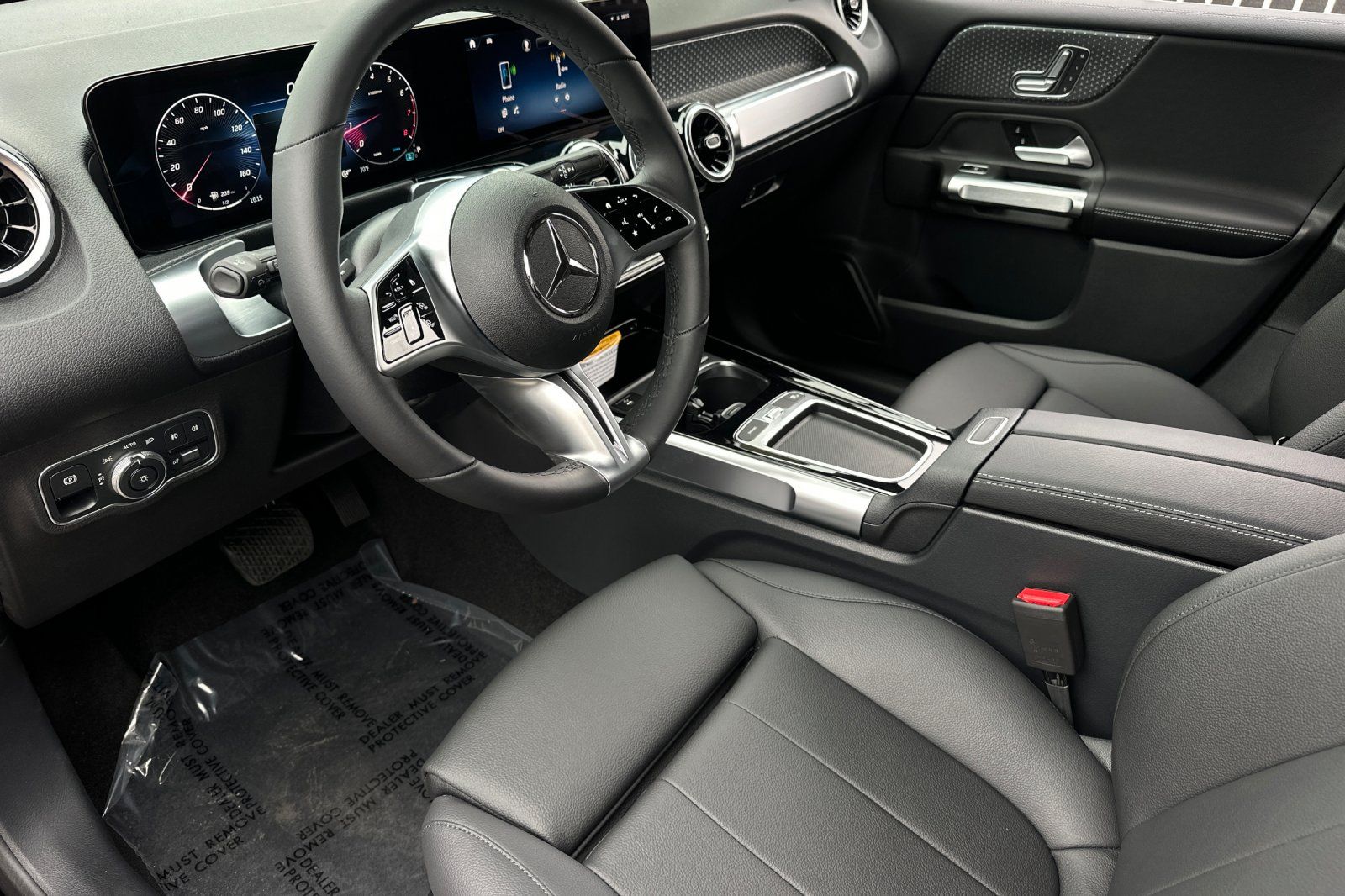 2025 Mercedes Benz GLB 250 photo 7