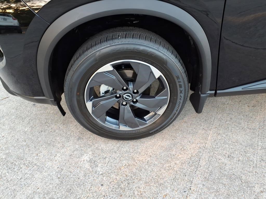 2026 Nissan Rogue SV photo 2