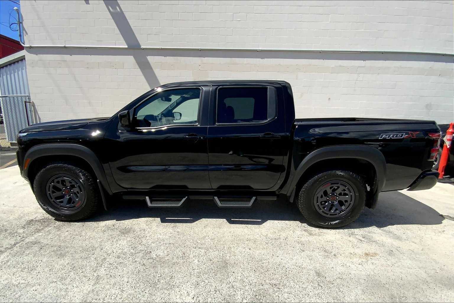 2025 Nissan Frontier PRO-X photo 4