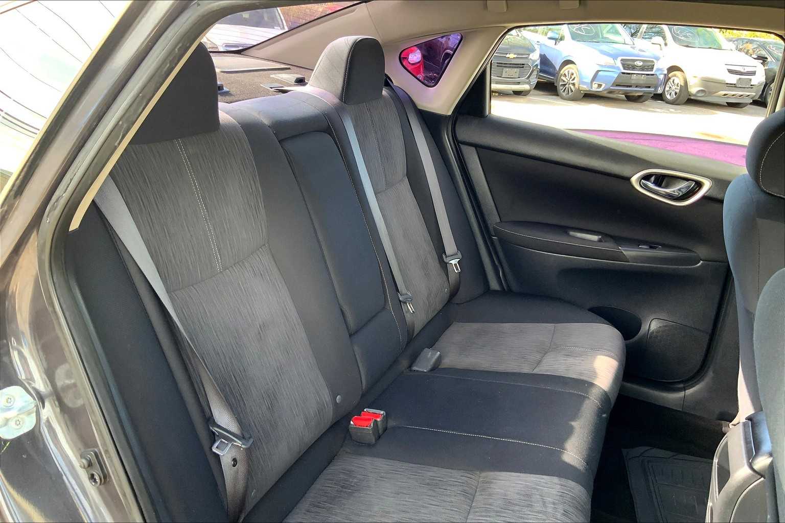 2015 Nissan Sentra SV photo 17