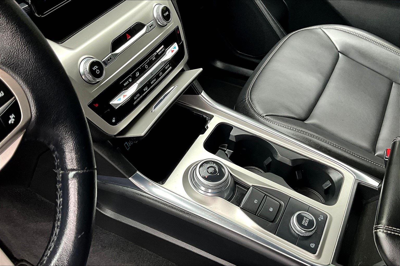 2022 Ford Explorer XLT photo 13