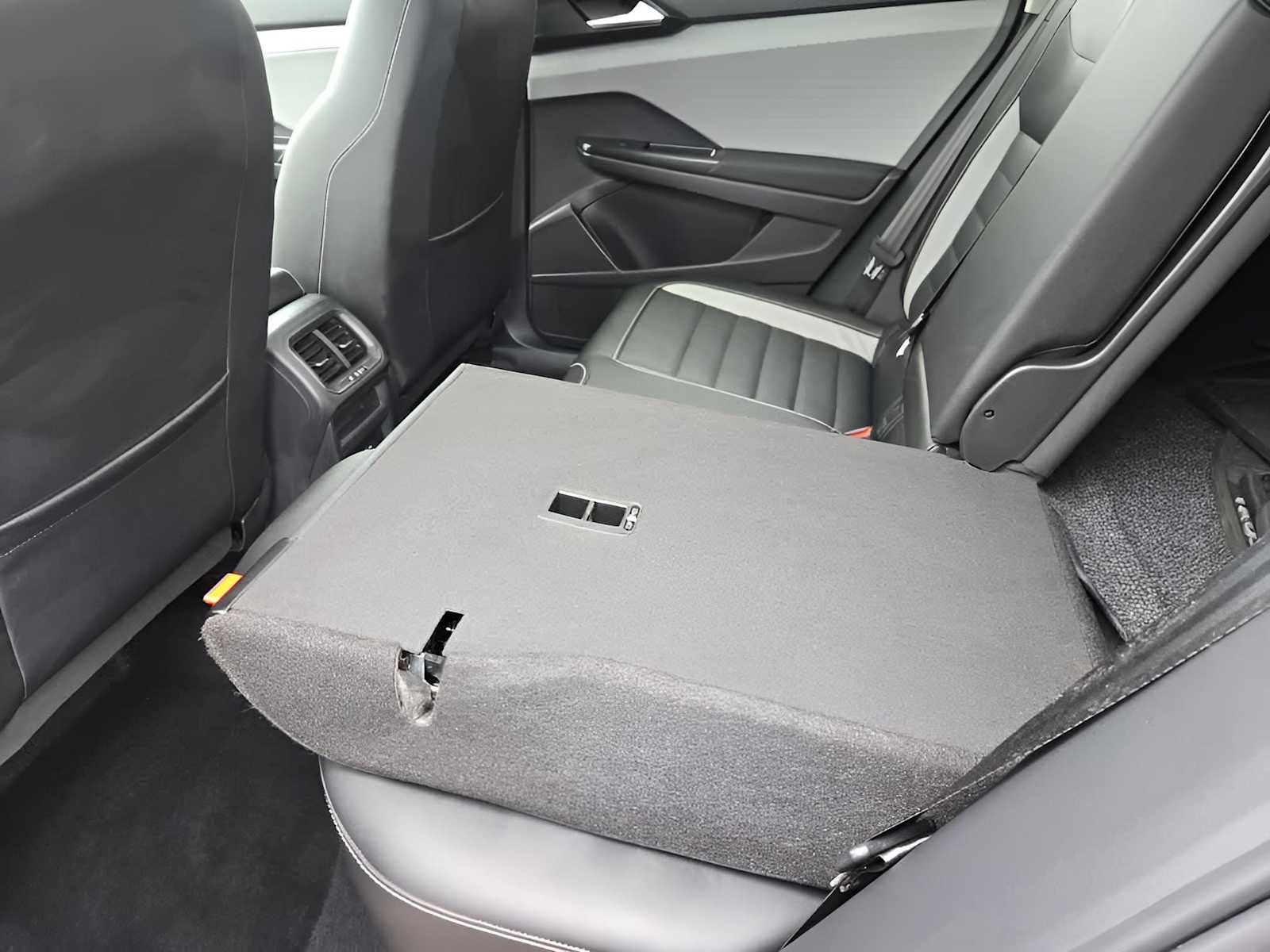 2022 Volkswagen Taos SEL photo 28