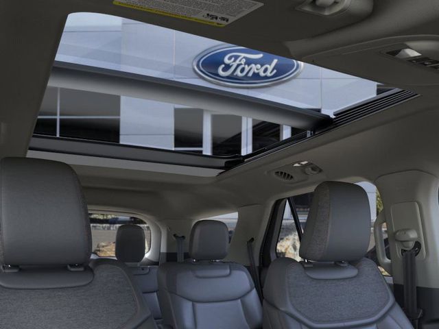 2025 Ford Explorer photo 21