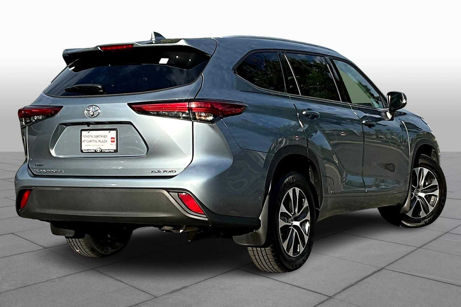 2022 Toyota Highlander XLE photo 12