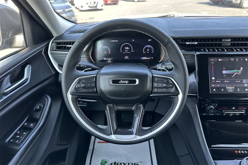 2023 Jeep Grand Cherokee Laredo photo 13