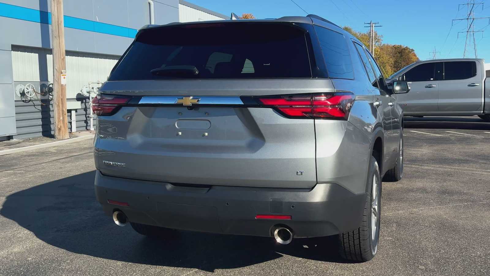 2023 Chevrolet Traverse Cloth photo 2