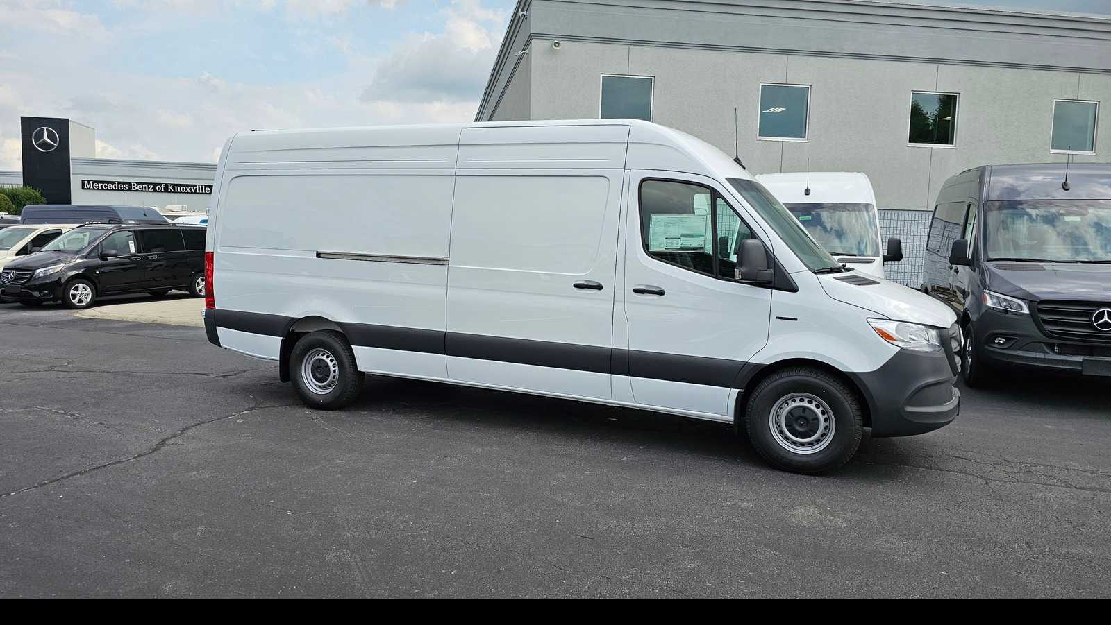 2024 Mercedes-Benz eSprinter Cargo Van Base's photo