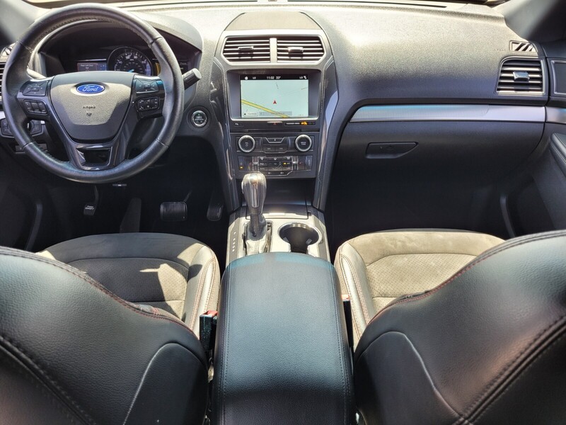 2018 Ford Explorer XLT photo 9
