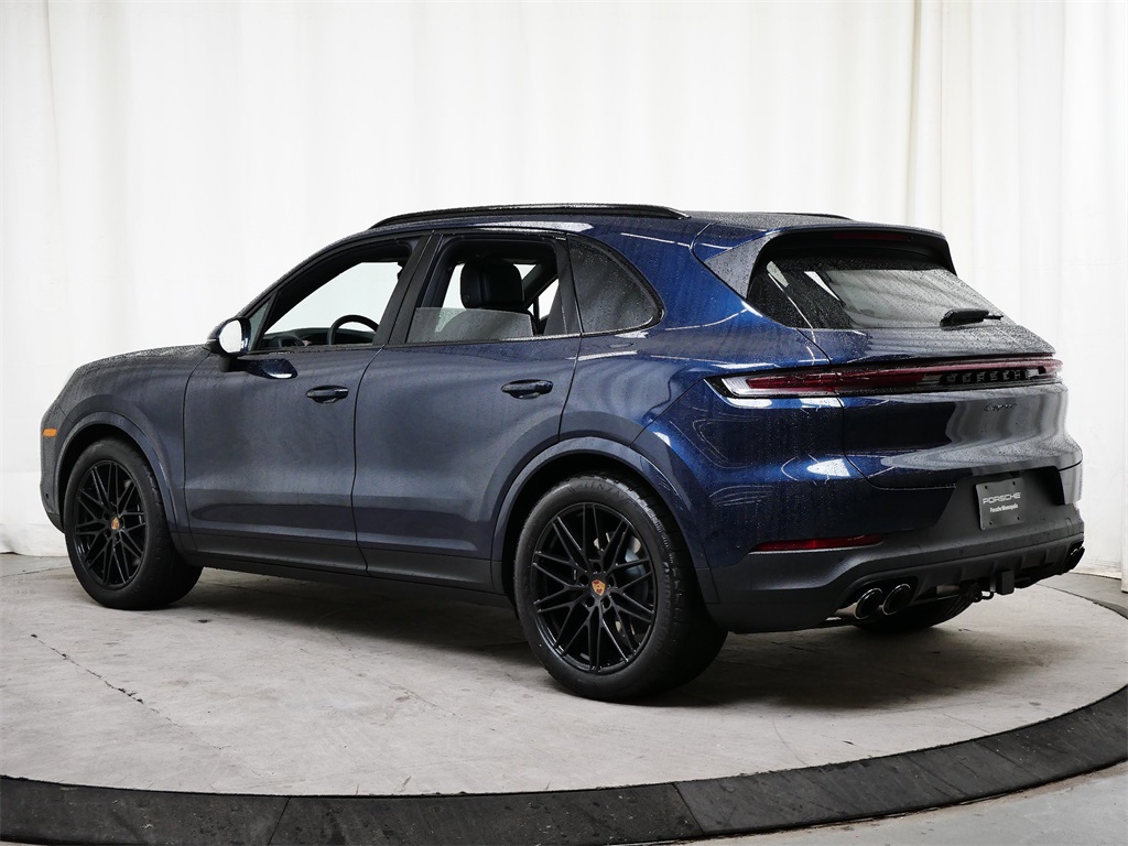 2025 Porsche Cayenne Base photo 6