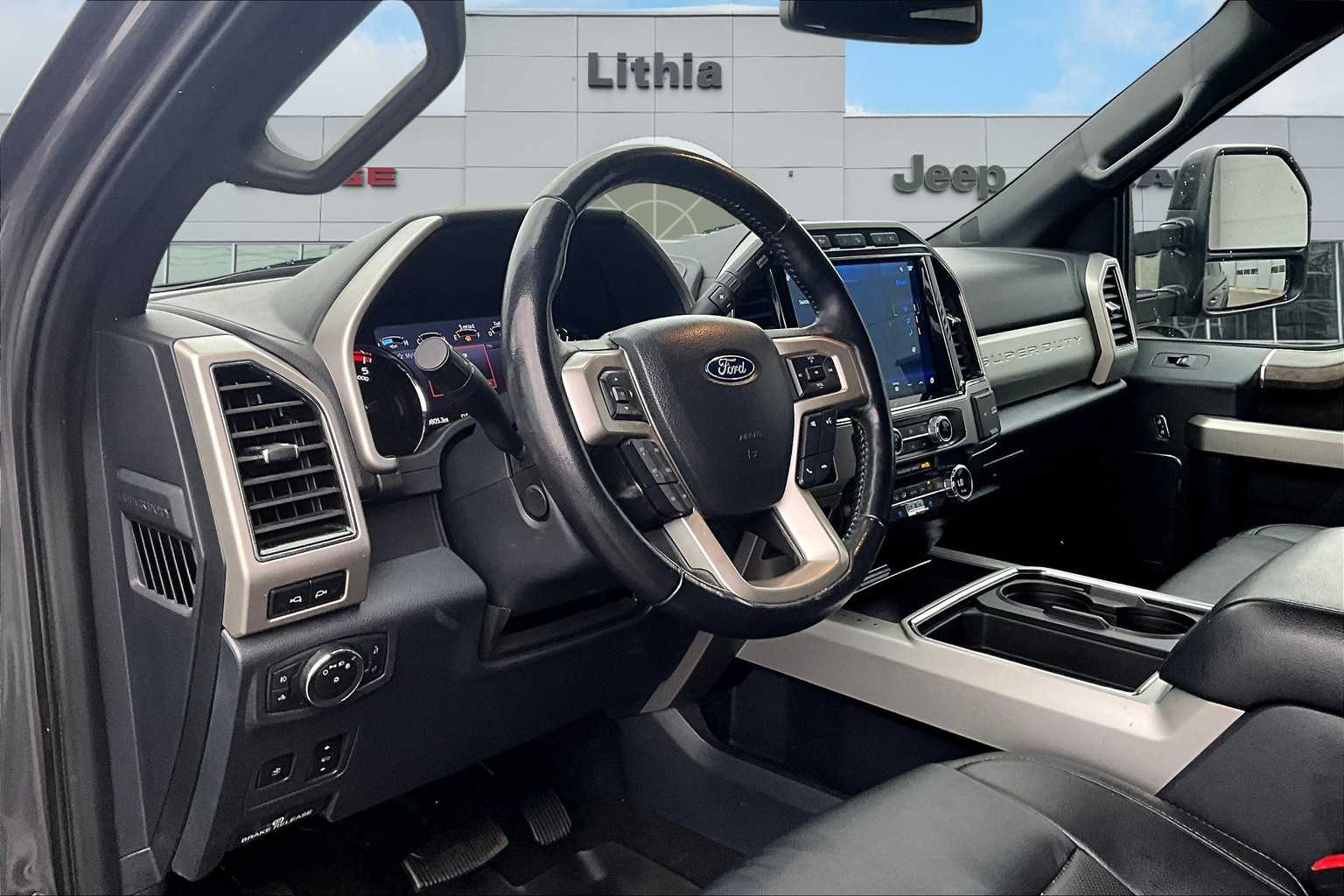 2022 Ford F-350 Lariat photo 2