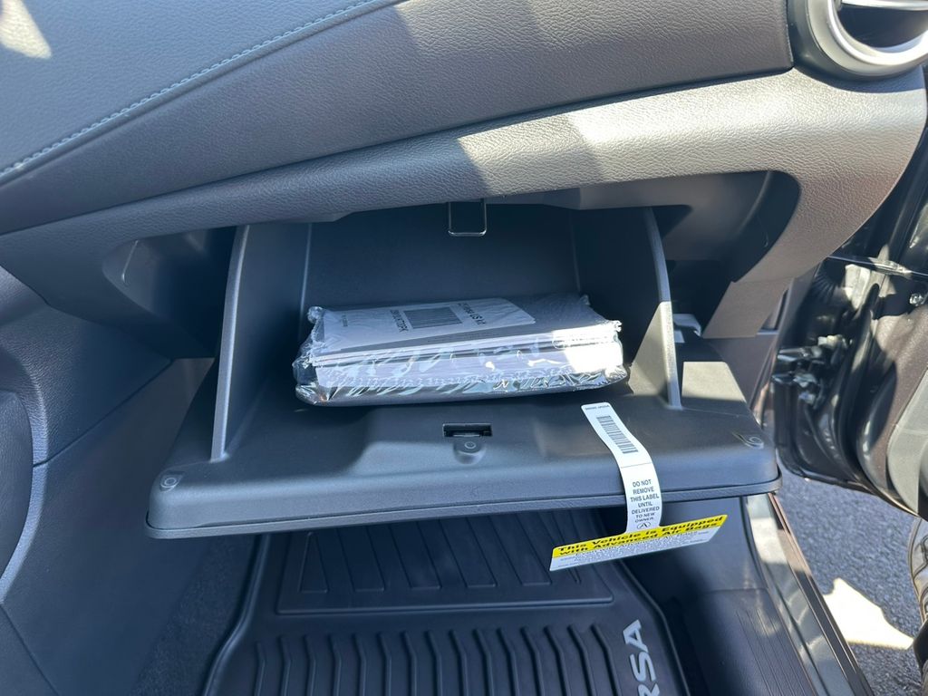 2025 Nissan Versa 1.6 S photo 25