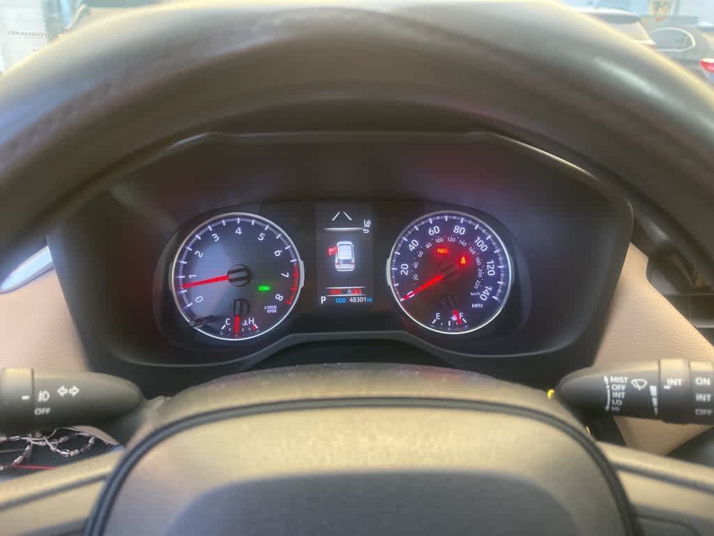 2019 Toyota RAV4 Premium XLE photo 10