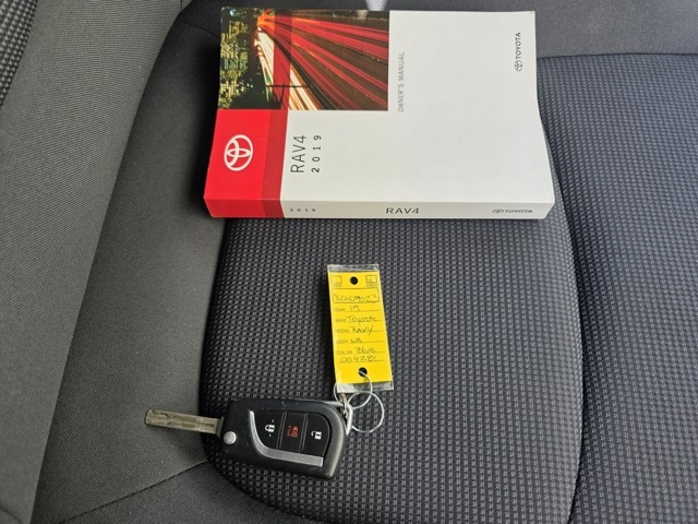 2019 Toyota RAV4 LE photo 9