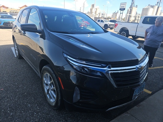2023 Chevrolet Equinox LT photo 3