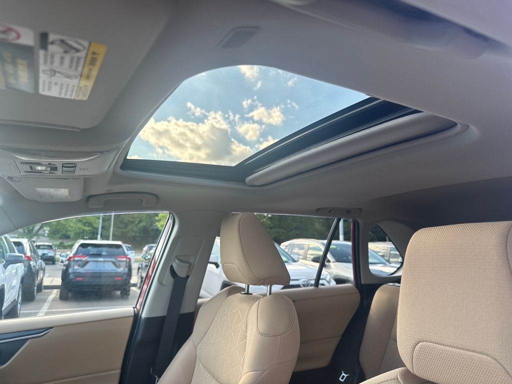 2023 Toyota RAV4 XLE photo 4