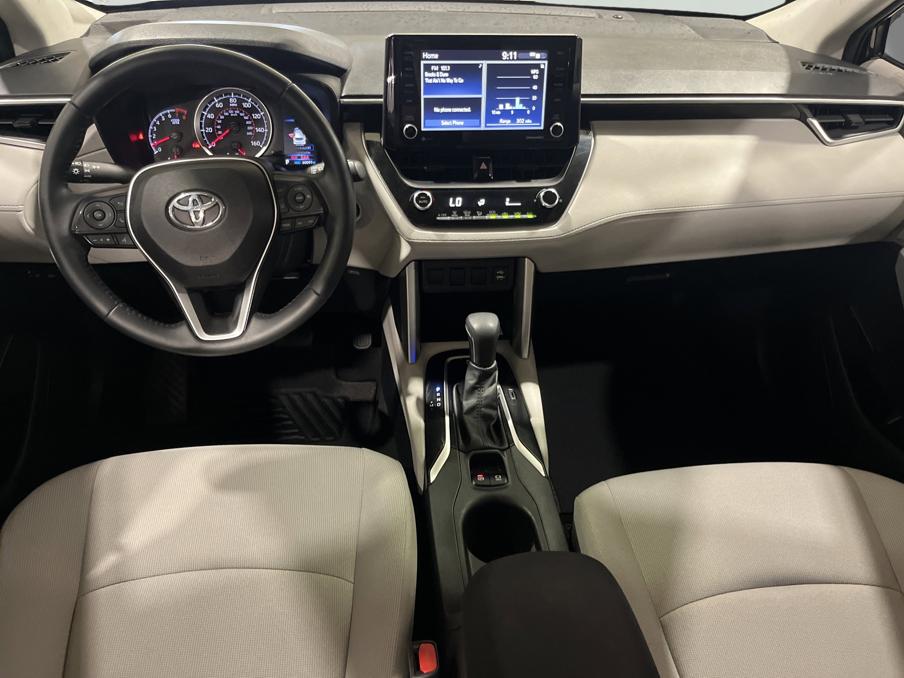 2022 Toyota Corolla Cross LE photo 9