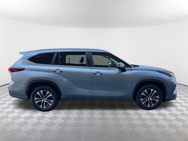 2023 Toyota Highlander XLE photo 4