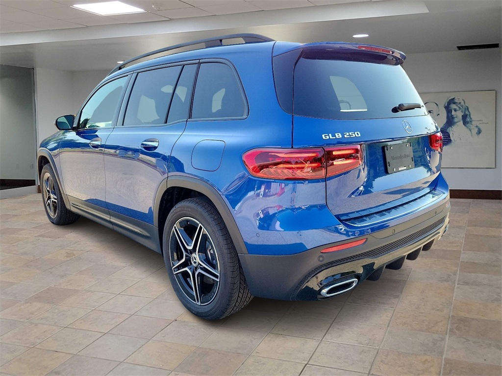 2024 Mercedes Benz GLB 250 photo 3