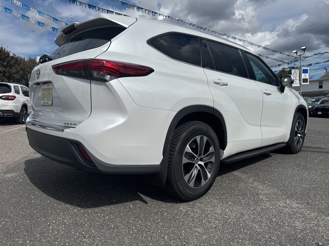 2022 Toyota Highlander XLE photo 4