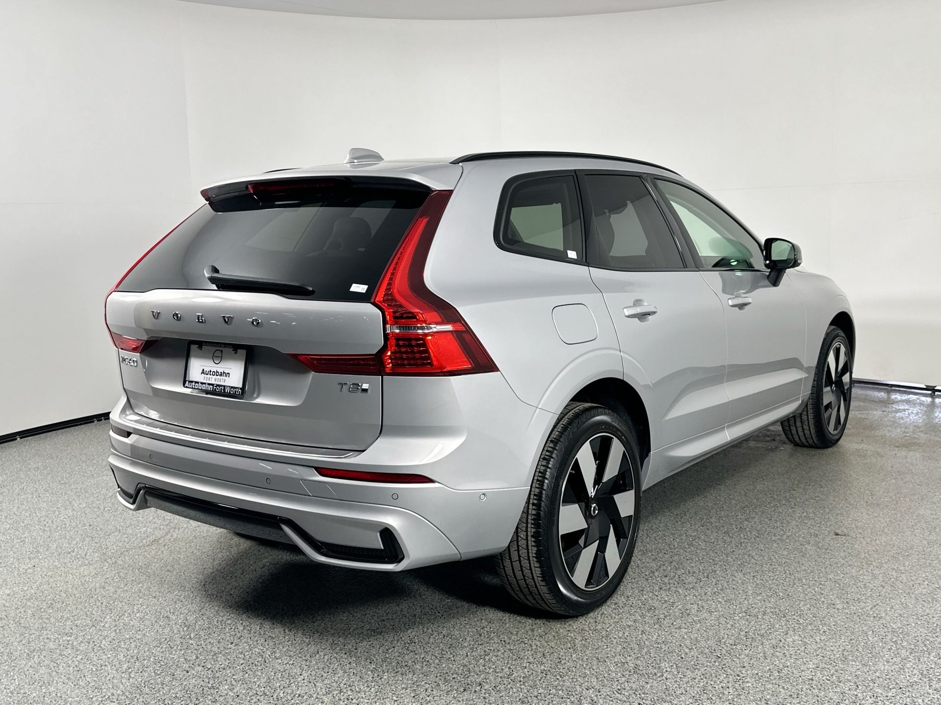 2025 Volvo XC60 T8 Plus photo 4