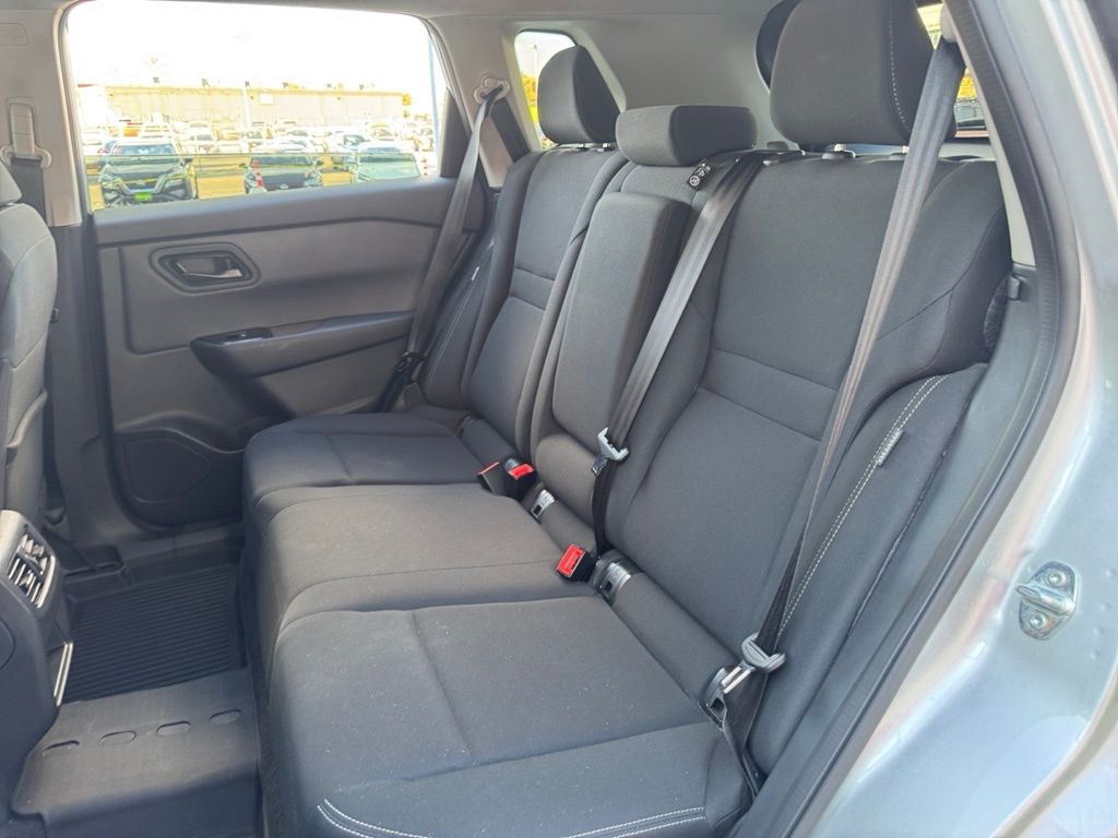 2025 Nissan Rogue S photo 18