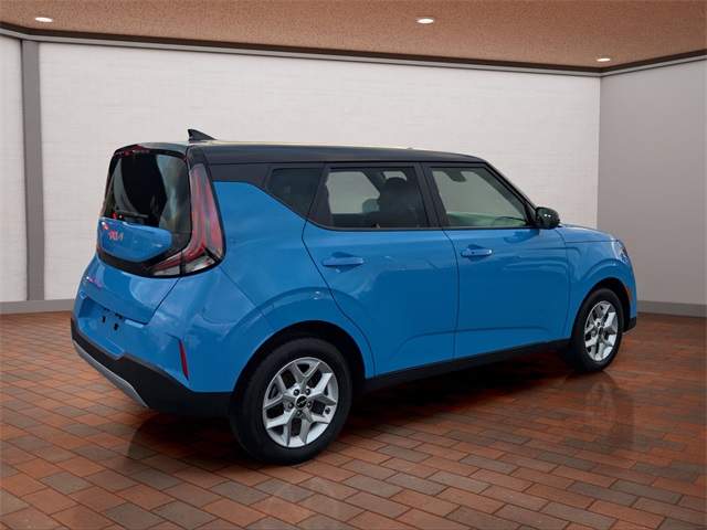 2023 Kia Soul S photo 3