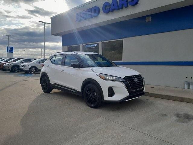 2024 Nissan Kicks SR photo 2