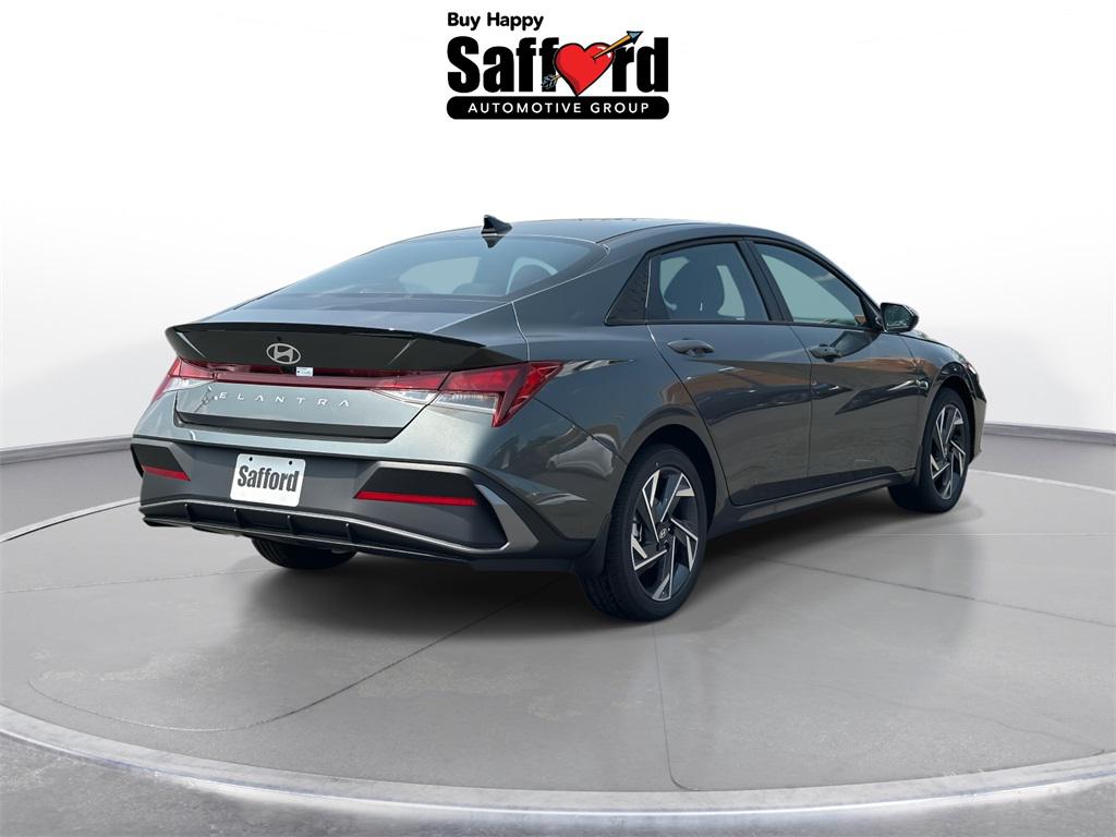 2025 Hyundai Elantra SEL Sport photo 8