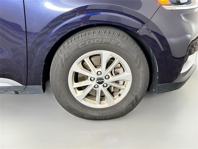 2024 Kia Carnival LX photo 32
