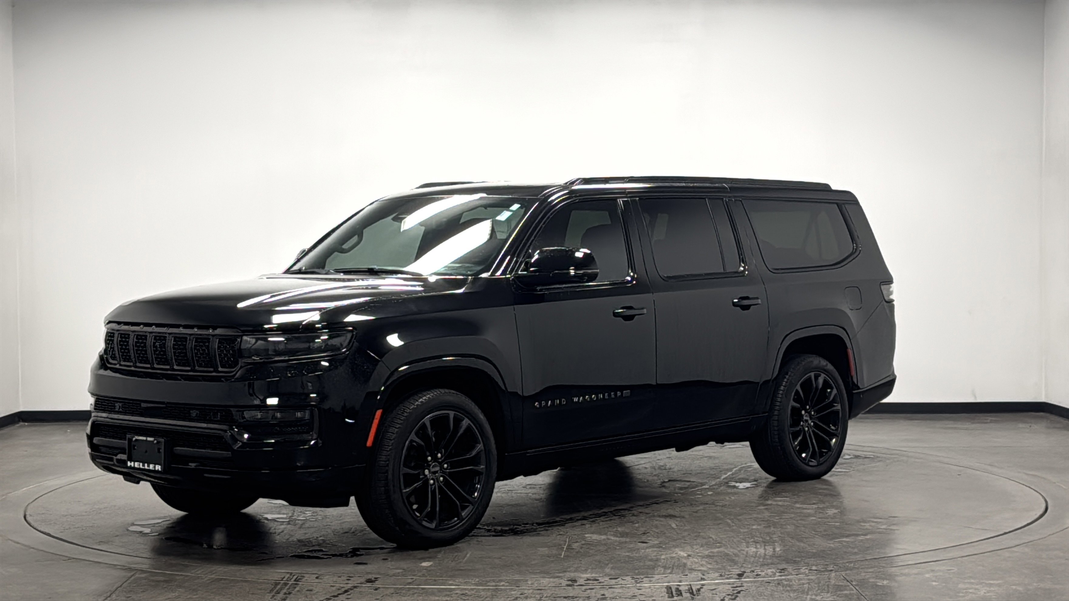 2024 Jeep Wagoneer L Series III photo 3