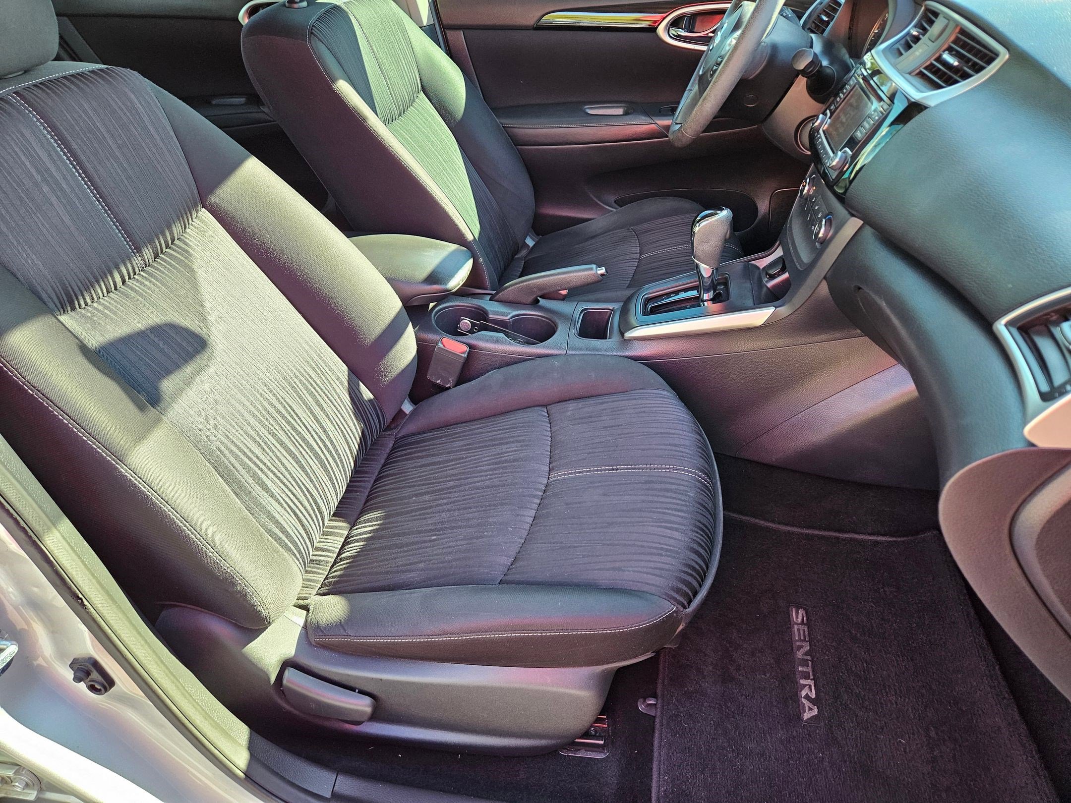 2017 Nissan Sentra SV photo 18