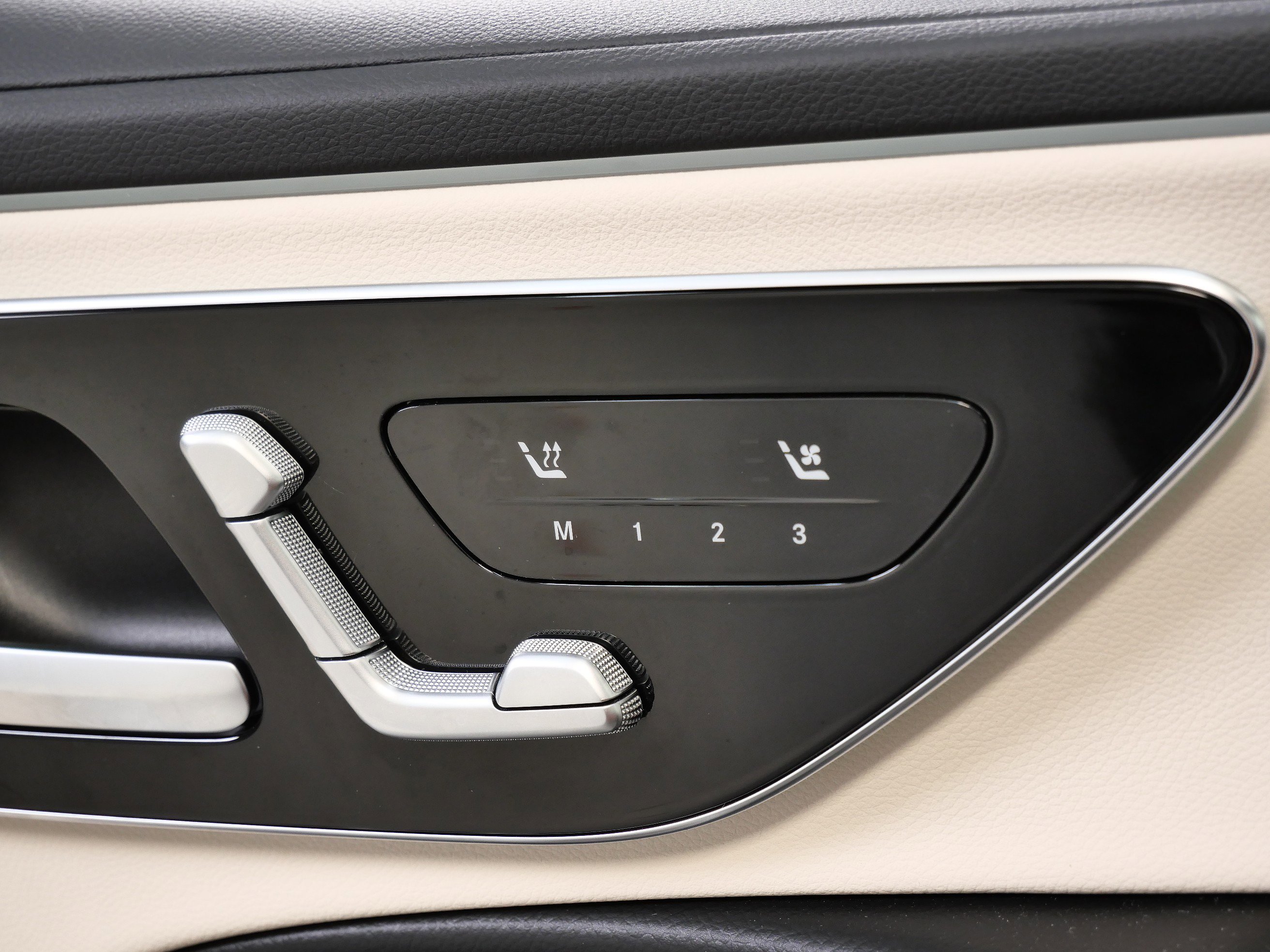 2025 Mercedes Benz E 350 4MATIC photo 29