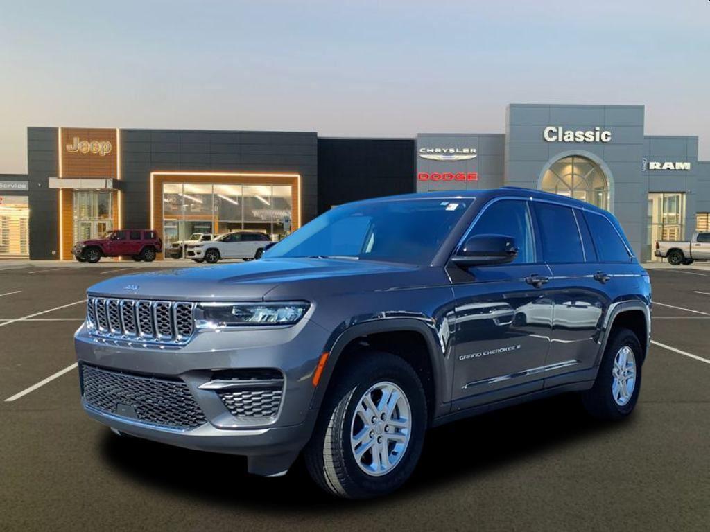 2022 Jeep Grand Cherokee Laredo's photo