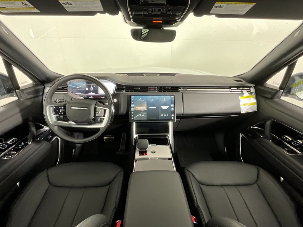 2025 Land Rover Range Rover SE photo 4