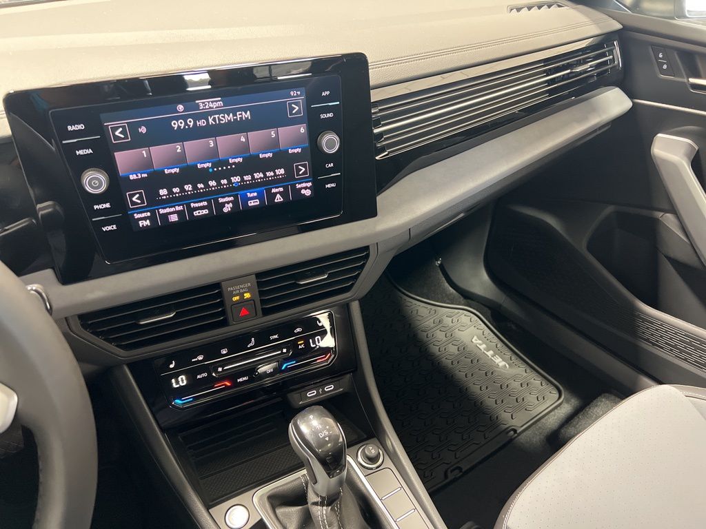 2025 Volkswagen Jetta 1.5T SE photo 17