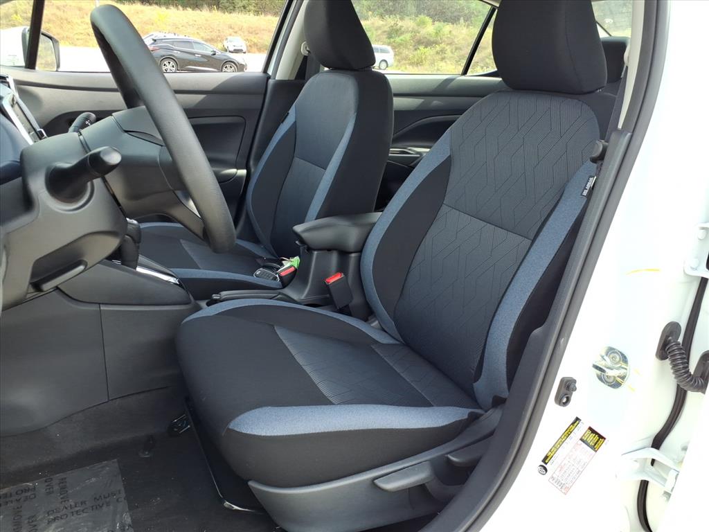 2025 Nissan Versa 1.6 SV photo 4