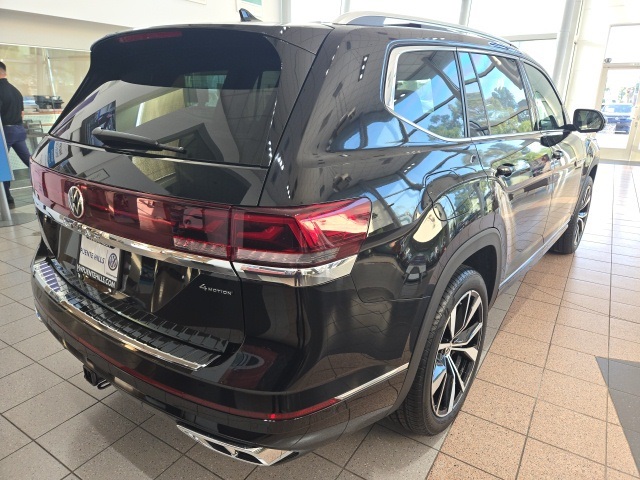 2025 Volkswagen Atlas SEL Premium R-Line photo 4