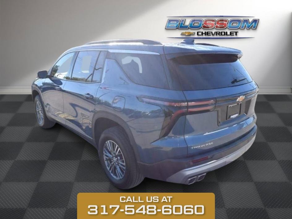 2025 Chevrolet Traverse photo 3