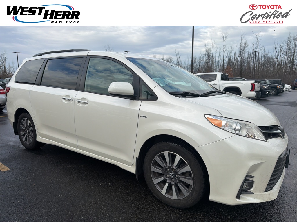 2020 Toyota Sienna XLE's photo