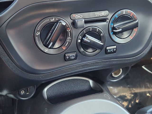 2016 Nissan Juke S photo 34