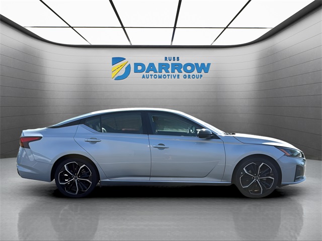 2023 Nissan Altima 2.5 SR photo 6