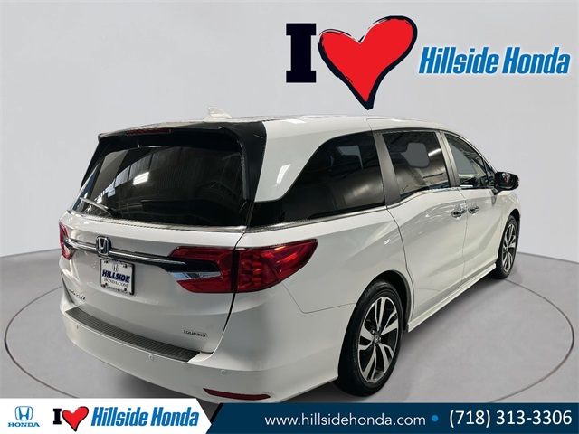 2023 Honda Odyssey Touring photo 4
