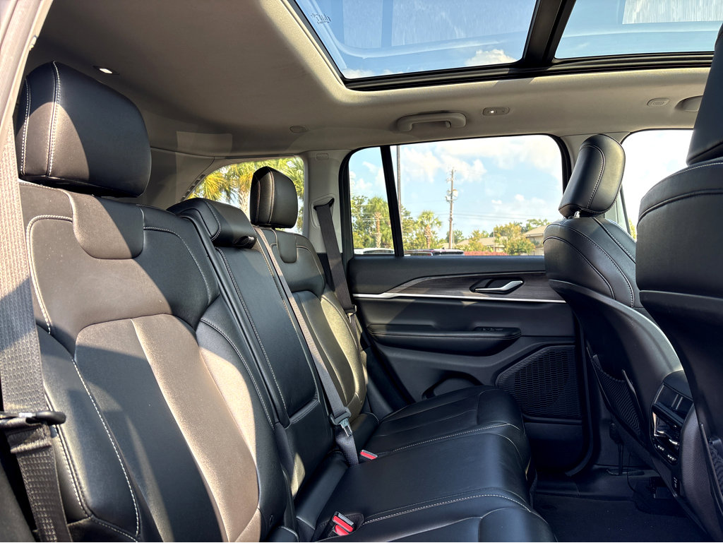 2023 Jeep Grand Cherokee Limited photo 11