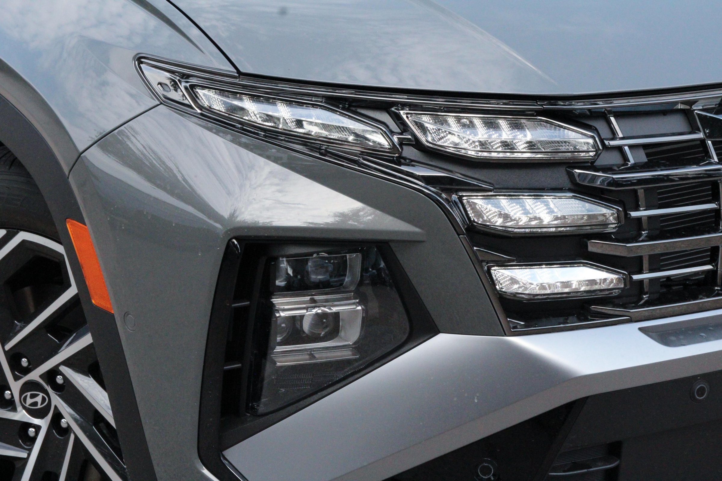 2025 Hyundai Tucson Limited photo 2