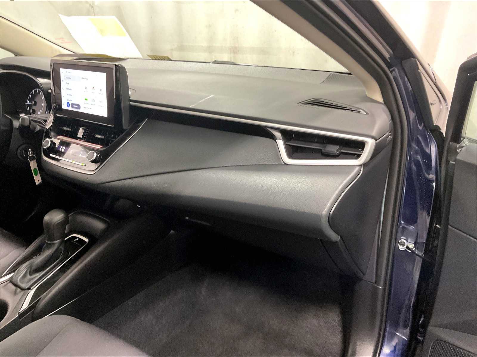 2025 Toyota Corolla LE photo 13