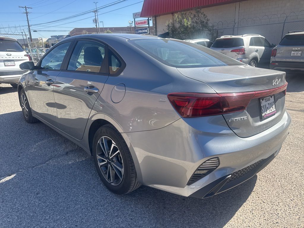 2023 Kia Forte LXS photo 3