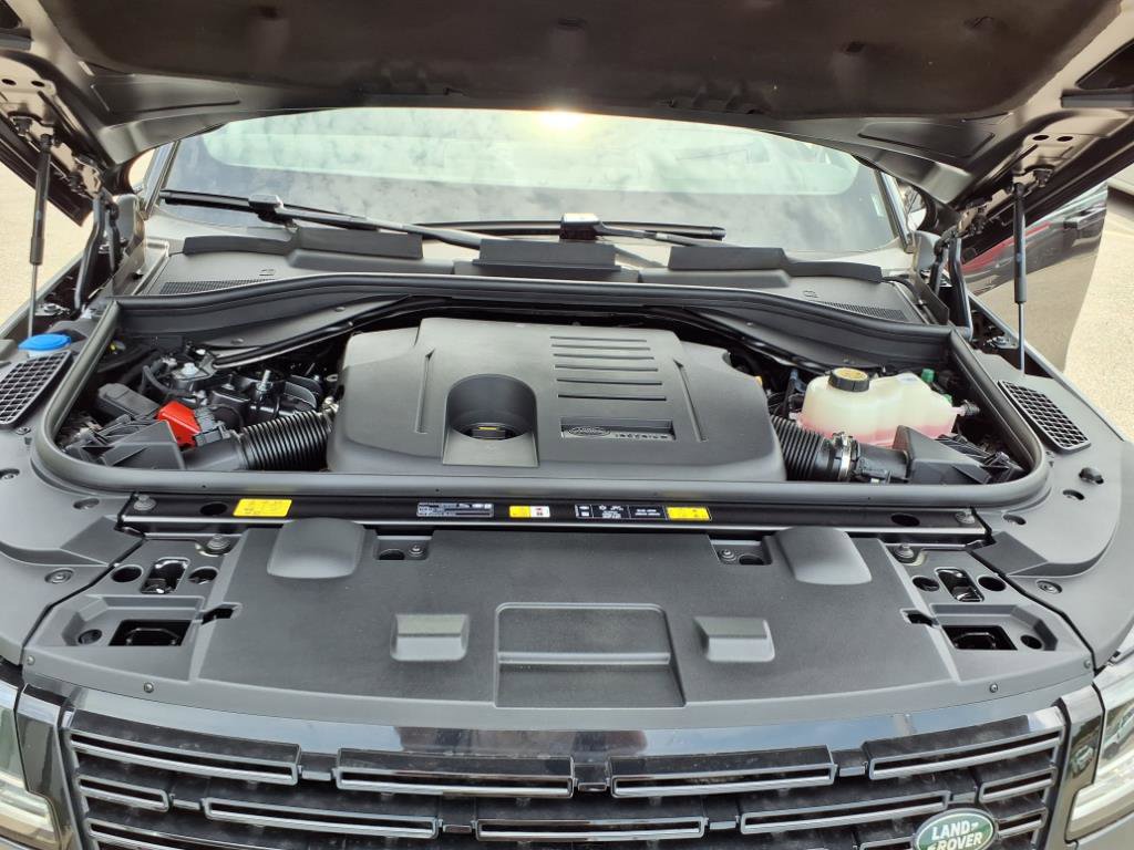 2025 Land Rover Range Rover Sport SE photo 9