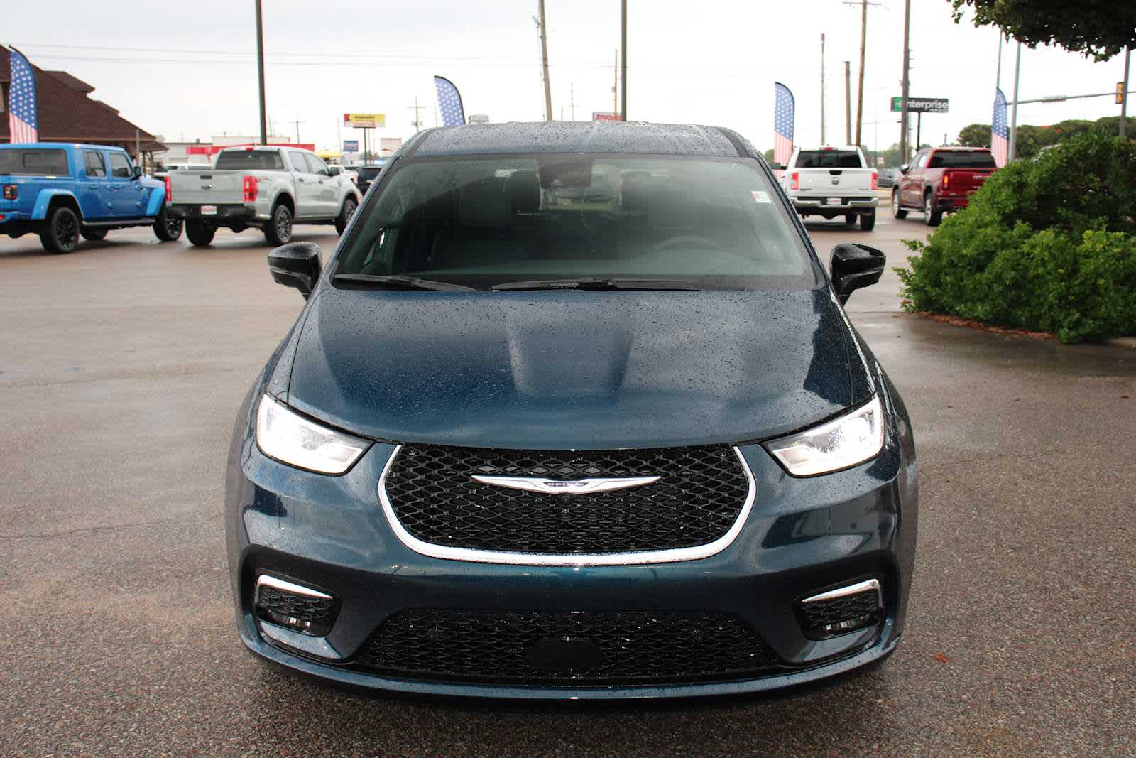 2025 Chrysler Pacifica photo 3