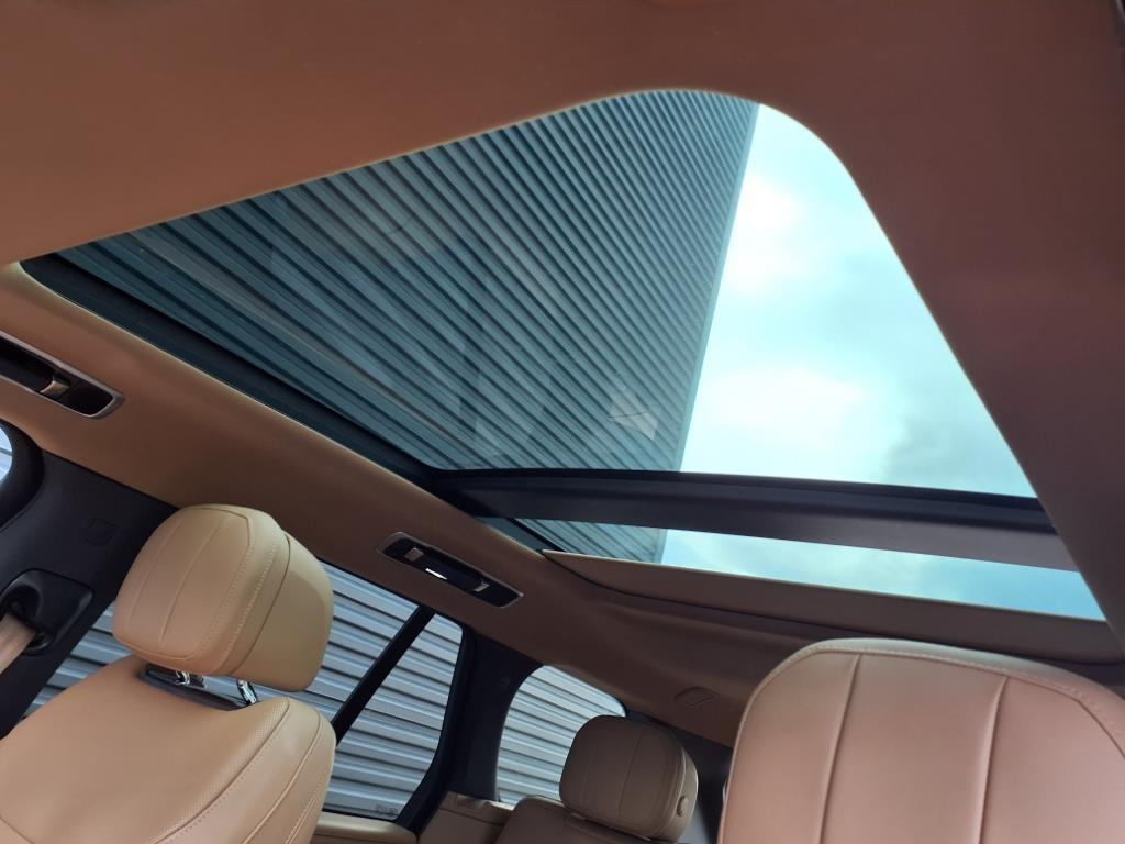 2023 Land Rover Range Rover SE photo 5