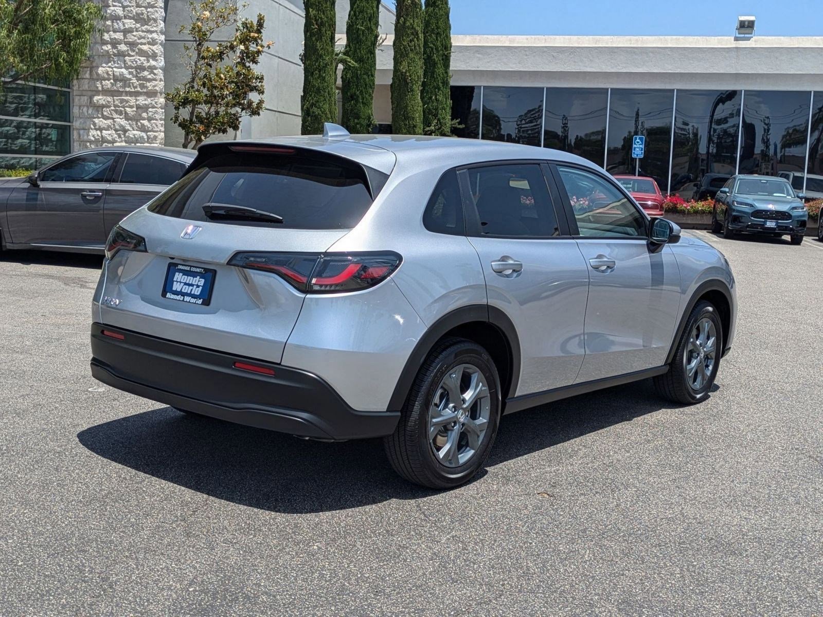 2026 Honda HR-V LX photo 4